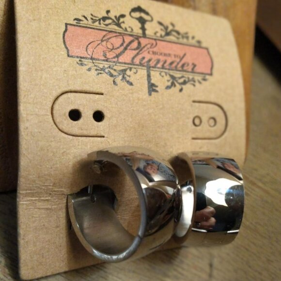 Plunder Design Deja Earrings - Picture 4 of 4